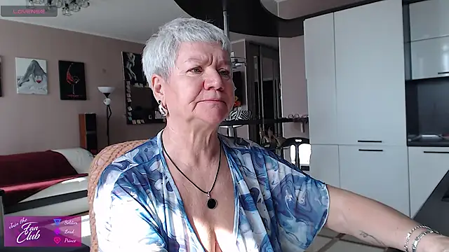 Snapshot of roxana_brooks chatting on 04/05/26, 08:11 roxana brooks online show from 04/05/26, 08:11