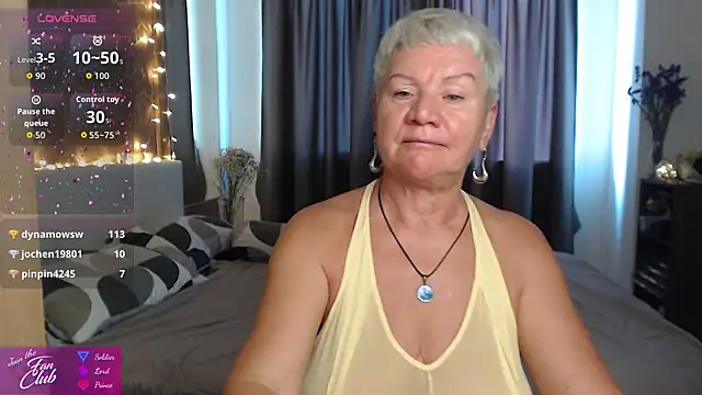 Snapshot of roxana_brooks chatting on 05/13/26, 01:25 roxana brooks online show from 05/13/26, 01:25
