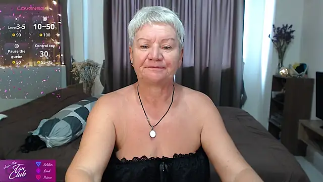 Snapshot of roxana_brooks chatting on 05/14/26, 03:02 roxana brooks online show from 05/14/26, 03:02