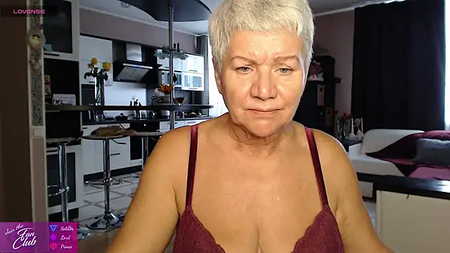 Snapshot of roxana_brooks chatting on 07/02/26, 10:32 roxana brooks online show from 07/02/26, 10:32