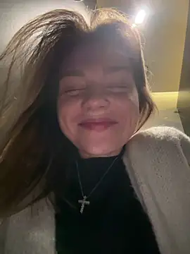 Snapshot of ValenciaShock chatting on 12/17/25, 06:41 ValenciaShock online show from 12/17/25, 06:41