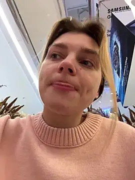 Snapshot of ValenciaShock chatting on 12/18/25, 06:52 ValenciaShock online show from 12/18/25, 06:52