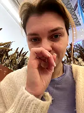 Snapshot of ValenciaShock chatting on 12/19/25, 06:42 ValenciaShock online show from 12/19/25, 06:42