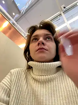 Snapshot of ValenciaShock chatting on 12/23/25, 07:06 ValenciaShock online show from 12/23/25, 07:06