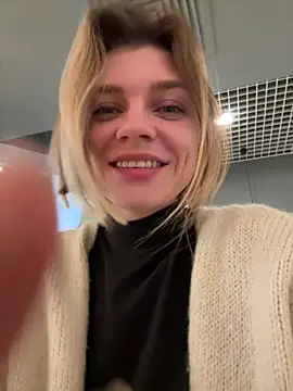 Snapshot of ValenciaShock chatting on 02/15/26, 06:54 ValenciaShock online show from 02/15/26, 06:54