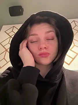 Snapshot of ValenciaShock chatting on 02/21/26, 06:36 ValenciaShock online show from 02/21/26, 06:36