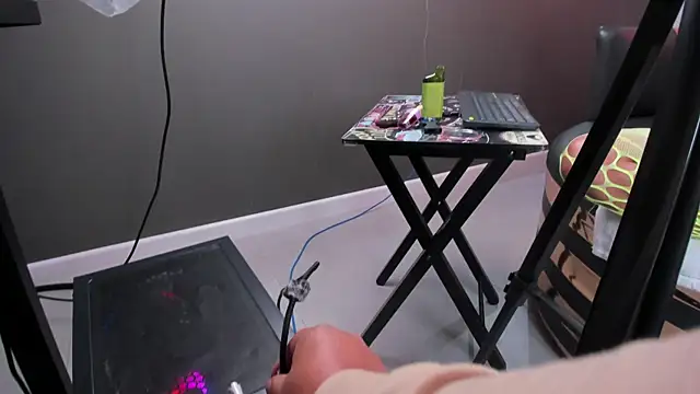 Snapshot of miss_sweett chatting on 04/13/26, 06:13 miss sweett online show from 04/13/26, 06:13