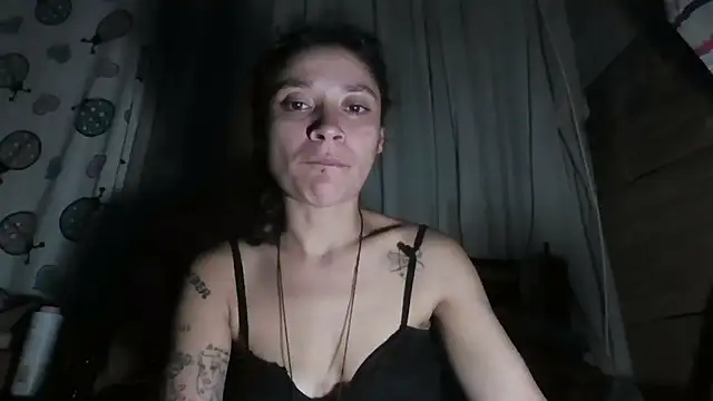 Snapshot of TamaraNauthy chatting on 11/28/25, 10:56 TamaraNauthy online show from 11/28/25, 10:56