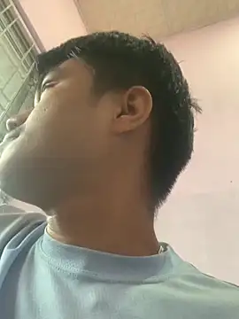 Snapshot of Hullax chatting on 10/30/25, 02:46 Hullax online show from 10/30/25, 02:46