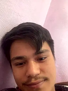 Snapshot of Hullax chatting on 10/31/25, 03:07 Hullax online show from 10/31/25, 03:07