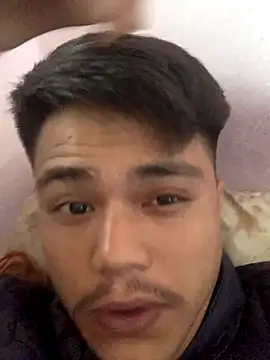 Snapshot of Hullax chatting on 11/03/25, 02:02 Hullax online show from 11/03/25, 02:02