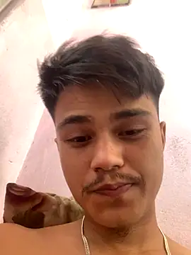 Snapshot of Hullax chatting on 11/04/25, 04:44 Hullax online show from 11/04/25, 04:44