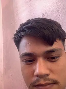 Snapshot of Hullax chatting on 11/06/25, 04:24 Hullax online show from 11/06/25, 04:24