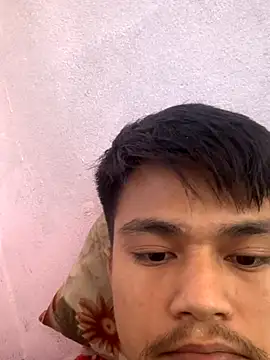 Snapshot of Hullax chatting on 11/13/25, 03:05 Hullax online show from 11/13/25, 03:05