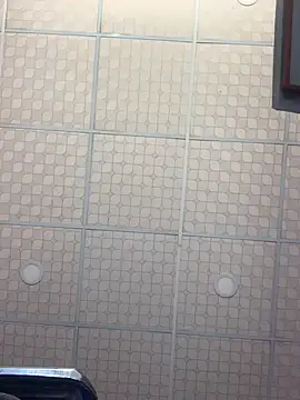 Snapshot of Hullax chatting on 11/20/25, 05:18 Hullax online show from 11/20/25, 05:18