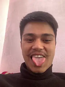 Snapshot of Hullax chatting on 12/14/25, 04:40 Hullax online show from 12/14/25, 04:40