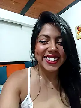 Snapshot of leah_passion chatting on 10/23/25, 08:51 leah passion online show from 10/23/25, 08:51