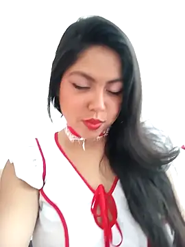 Snapshot of leah_passion chatting on 10/26/25, 06:58 leah passion online show from 10/26/25, 06:58