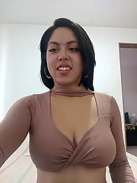 Snapshot of leah_passion chatting on 05/07/26, 10:04 leah passion online show from 05/07/26, 10:04