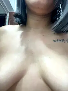 Snapshot of Lucia-Candy chatting on 12/02/24, 01:25 Lucia-Candy online show from 12/02/24, 01:25