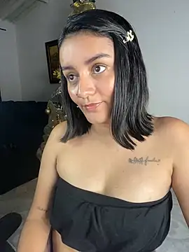 Snapshot of Lucia-Candy chatting on 12/13/24, 05:05 Lucia-Candy online show from 12/13/24, 05:05