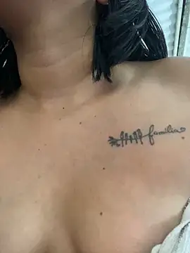 Snapshot of Lucia-Candy chatting on 12/18/24, 08:57 Lucia-Candy online show from 12/18/24, 08:57