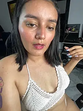 Snapshot of Lucia-Candy chatting on 02/08/25, 02:26 Lucia-Candy online show from 02/08/25, 02:26