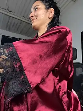 Snapshot of Lucia-Candy chatting on 02/15/25, 03:52 Lucia-Candy online show from 02/15/25, 03:52