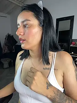 Snapshot of Lucia-Candy chatting on 02/22/25, 10:09 Lucia-Candy online show from 02/22/25, 10:09