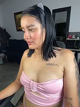 Snapshot of Lucia-Candy chatting on 02/24/25, 12:20 Lucia-Candy online show from 02/24/25, 12:20