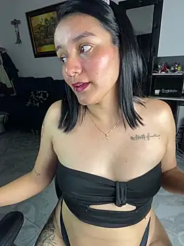 Snapshot of Lucia-Candy chatting on 03/02/25, 12:42 Lucia-Candy online show from 03/02/25, 12:42