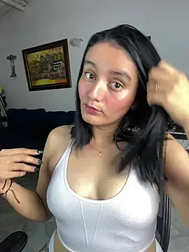 Snapshot of Lucia-Candy chatting on 03/21/25, 01:13 Lucia-Candy online show from 03/21/25, 01:13