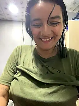 Snapshot of Lucia-Candy chatting on 12/21/25, 03:08 Lucia-Candy online show from 12/21/25, 03:08