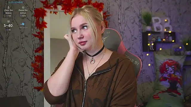 Moon Valkyrie online show from 10/10/25, 08:02