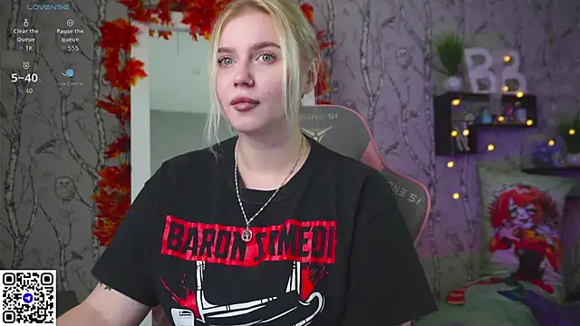 Moon Valkyrie online show from 10/21/25, 07:53