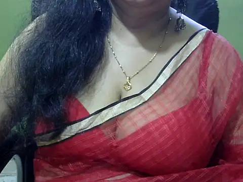 Snapshot of Mona_love143 chatting on 11/03/25, 09:10 Mona love143 online show from 11/03/25, 09:10