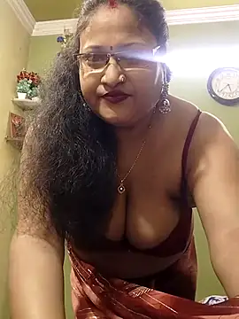 Snapshot of Mona_love143 chatting on 11/12/25, 12:05 Mona love143 online show from 11/12/25, 12:05