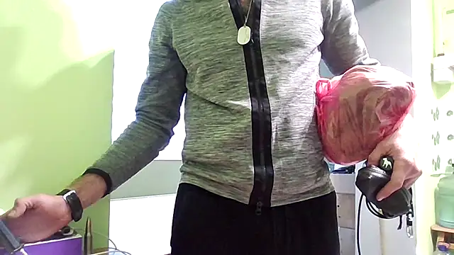 Snapshot of SexSanich chatting on 09/26/25, 03:16 SexSanich online show from 09/26/25, 03:16