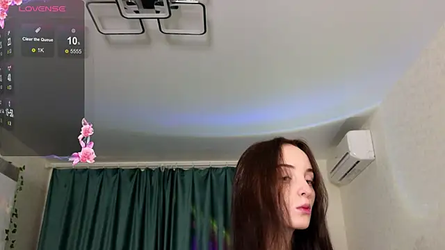 Snapshot of Silver_rains chatting on 12/17/24, 11:38 Silver rains online show from 12/17/24, 11:38