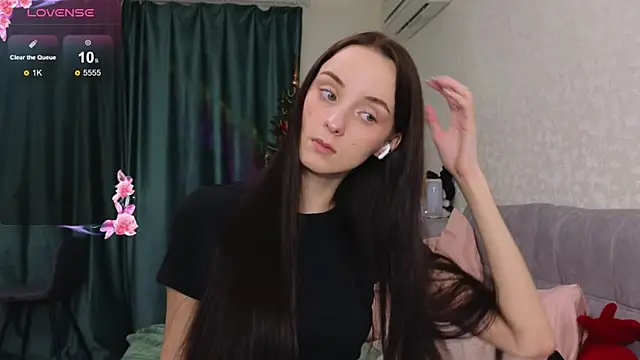 Snapshot of Silver_rains chatting on 12/19/24, 12:56 Silver rains online show from 12/19/24, 12:56