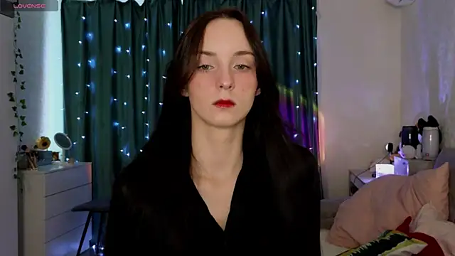 Snapshot of Silver_rains chatting on 03/05/25, 12:44 Silver rains online show from 03/05/25, 12:44