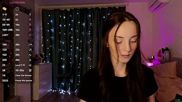 Snapshot of Silver_rains chatting on 03/15/25, 08:43 Silver rains online show from 03/15/25, 08:43