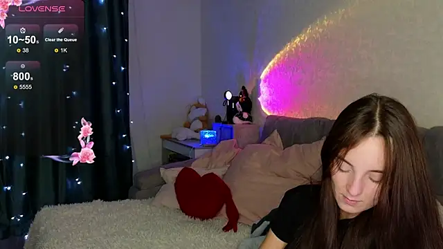 Snapshot of Silver_rains chatting on 09/27/25, 08:58 Silver rains online show from 09/27/25, 08:58