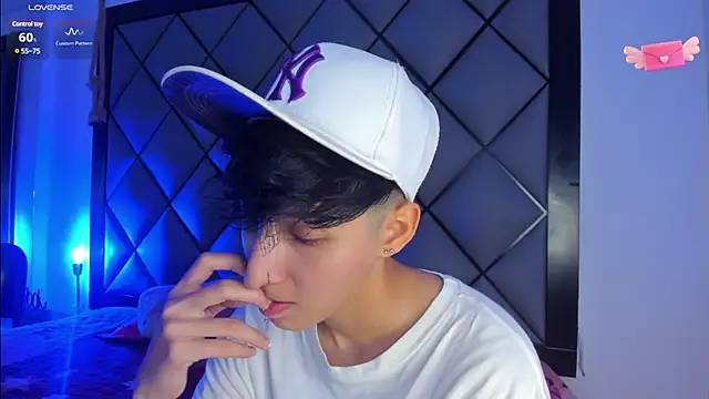 Snapshot of MikeFonsexx chatting on 12/10/24, 07:54 MikeFonsexx online show from 12/10/24, 07:54