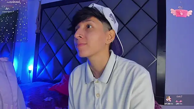 Snapshot of MikeFonsexx chatting on 12/11/24, 12:34 MikeFonsexx online show from 12/11/24, 12:34