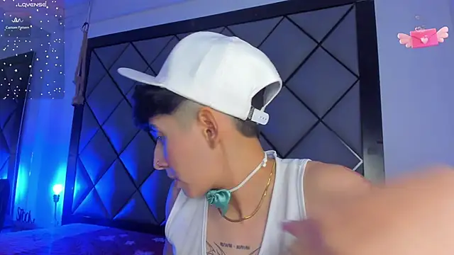 Snapshot of MikeFonsexx chatting on 12/11/24, 03:37 MikeFonsexx online show from 12/11/24, 03:37