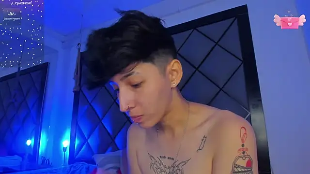 Snapshot of MikeFonsexx chatting on 12/14/24, 12:12 MikeFonsexx online show from 12/14/24, 12:12