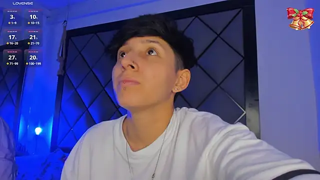 Snapshot of MikeFonsexx chatting on 12/17/24, 12:22 MikeFonsexx online show from 12/17/24, 12:22