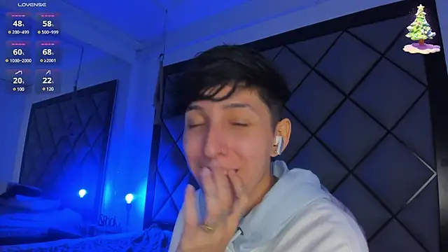 Snapshot of MikeFonsexx chatting on 12/19/24, 12:34 MikeFonsexx online show from 12/19/24, 12:34