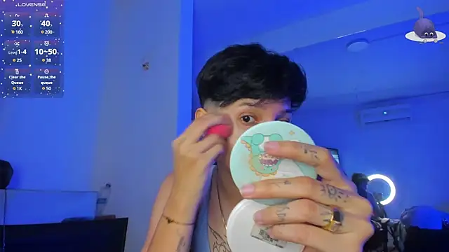 Snapshot of MikeFonsexx chatting on 12/22/24, 01:22 MikeFonsexx online show from 12/22/24, 01:22